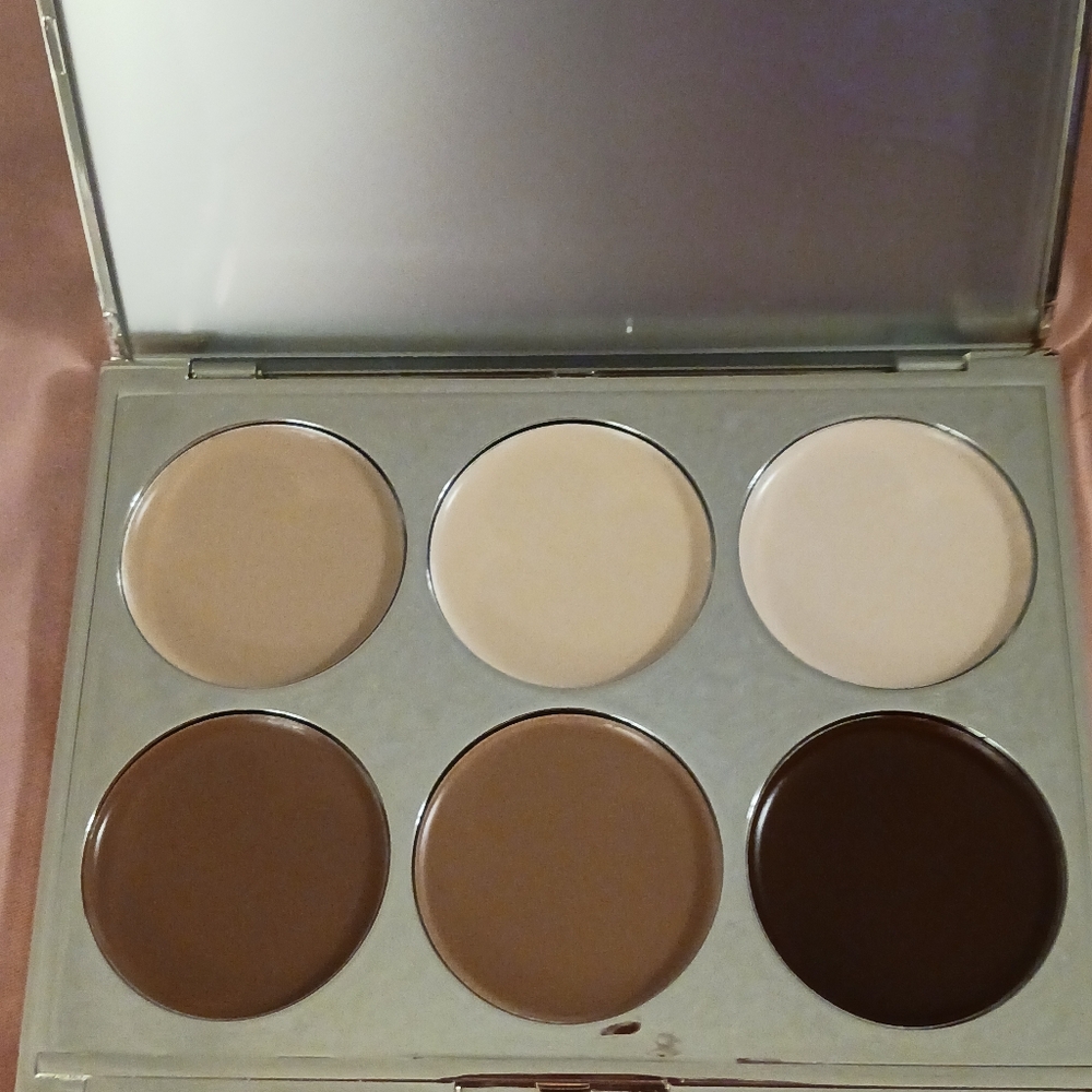 Iconic London Multi Use Sculpting Palette